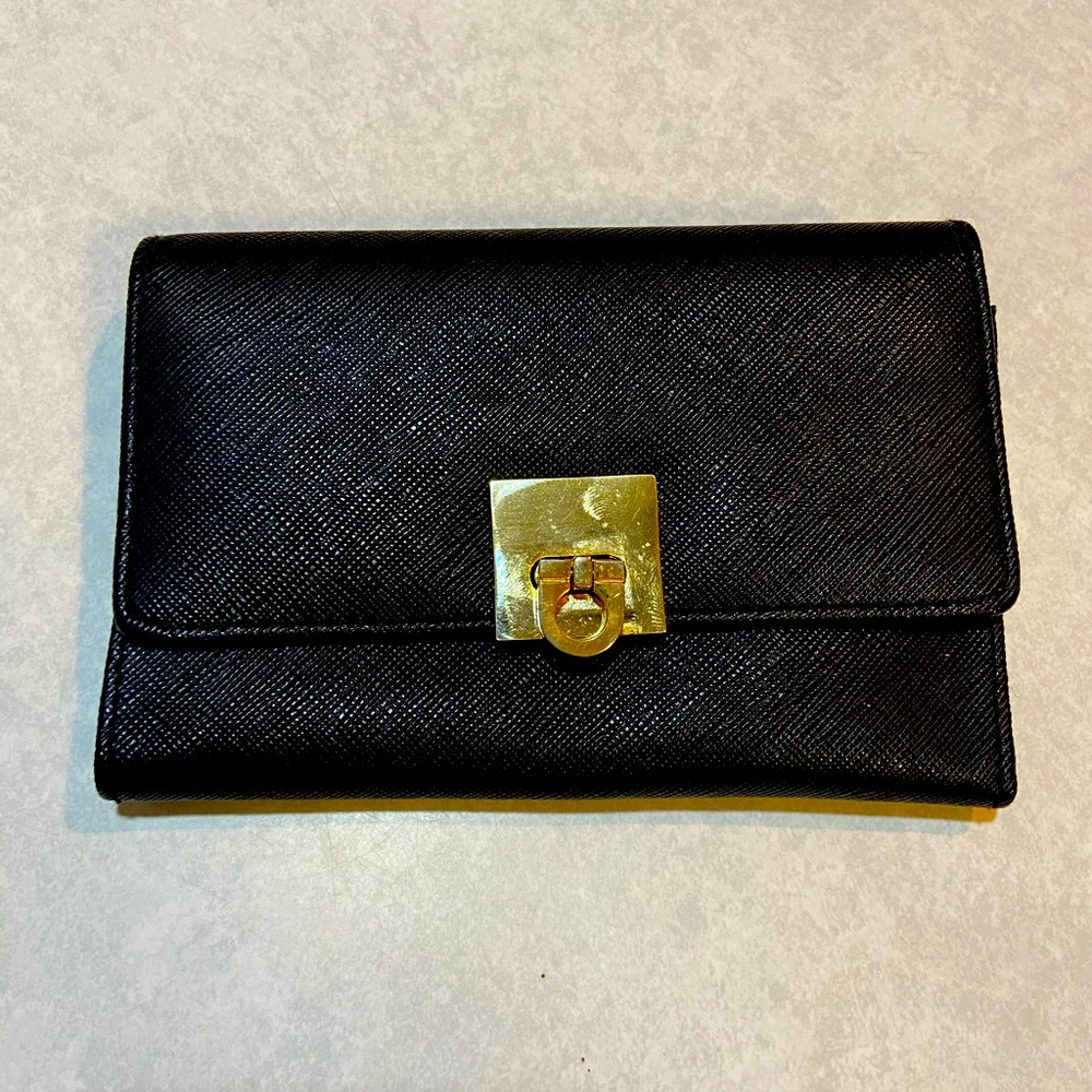 Women’s black wallet